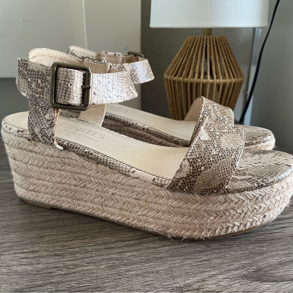 Matisse woman sun chaser espadrille platform sandals size 8 spring summer chic